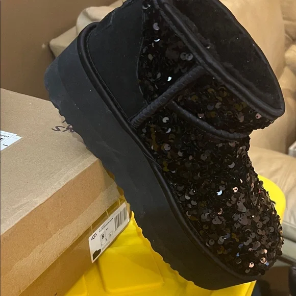 UGG Ultra Mini Chunky Platform Sequin Boots - Black Sz 8 - Picture 2 of 13